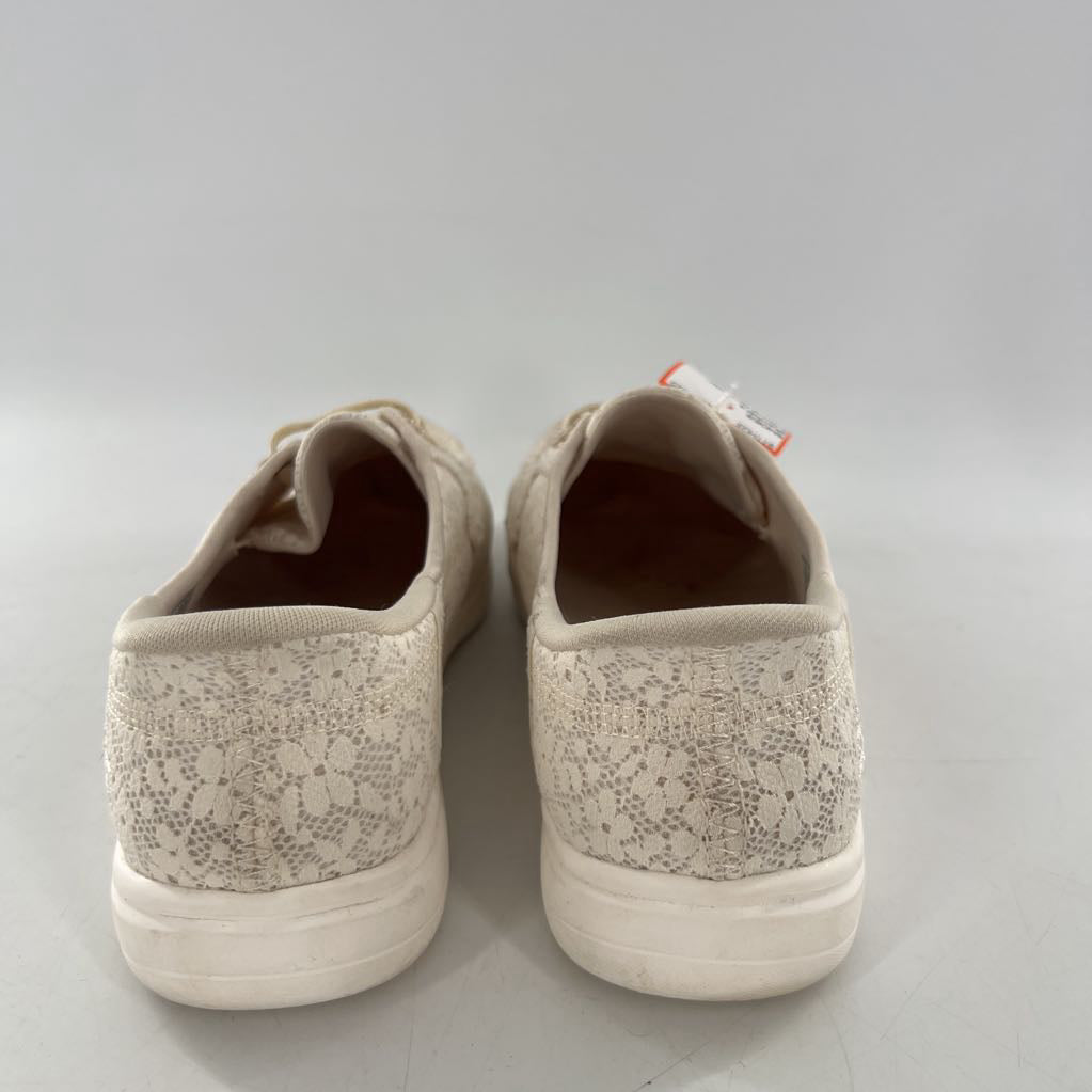 8 floral lace slip-ons