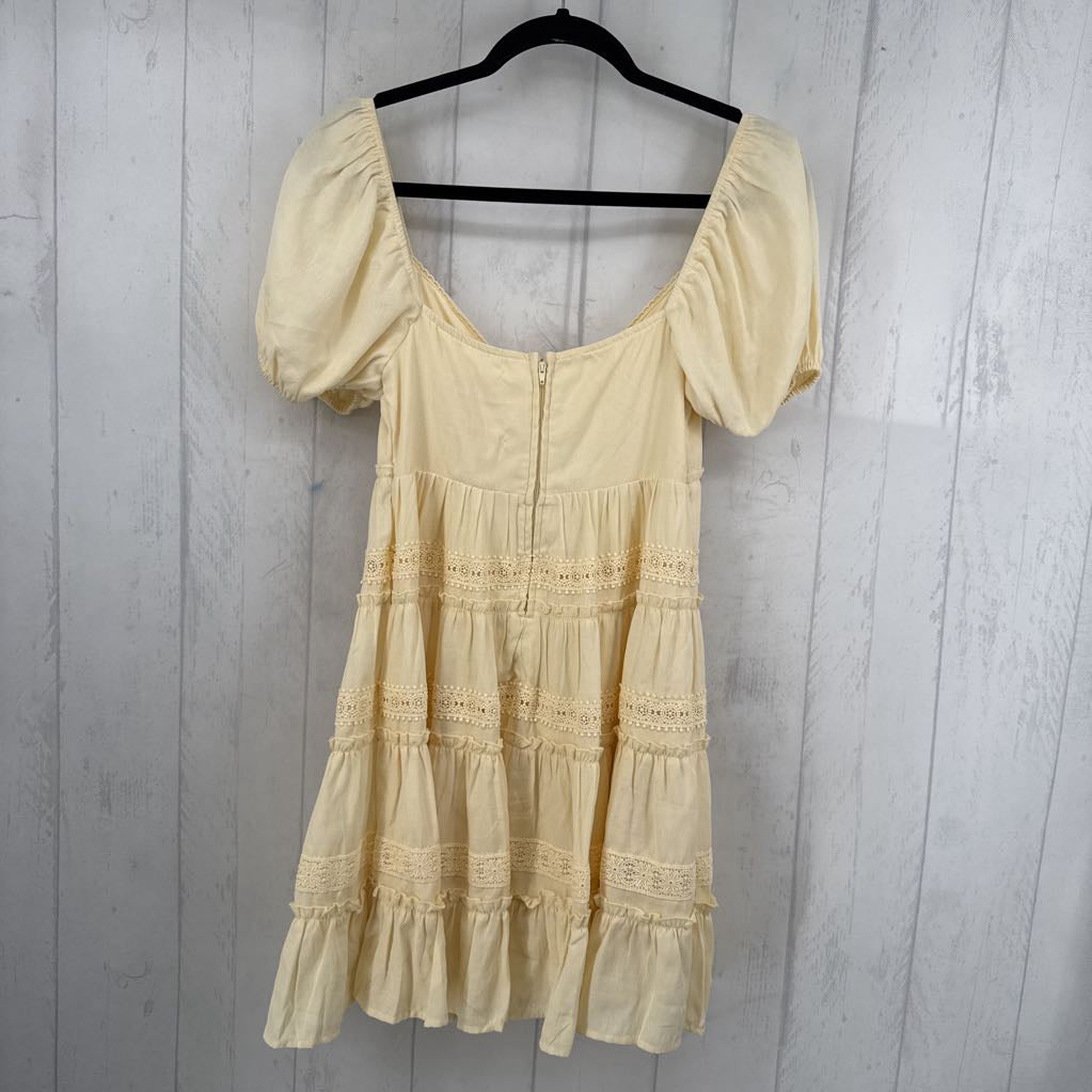 XS v-neck lace accent tiered s/s dress