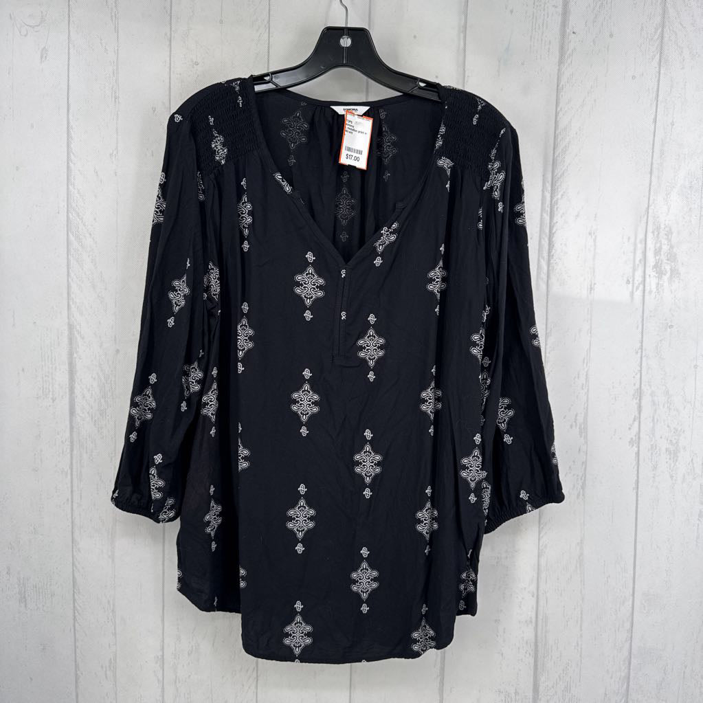 L medallion print v-neck 3/4 slv top