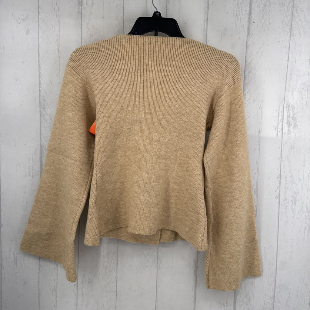 L button front sweater