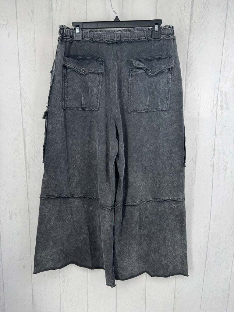 M wide leg cargo pull on pants