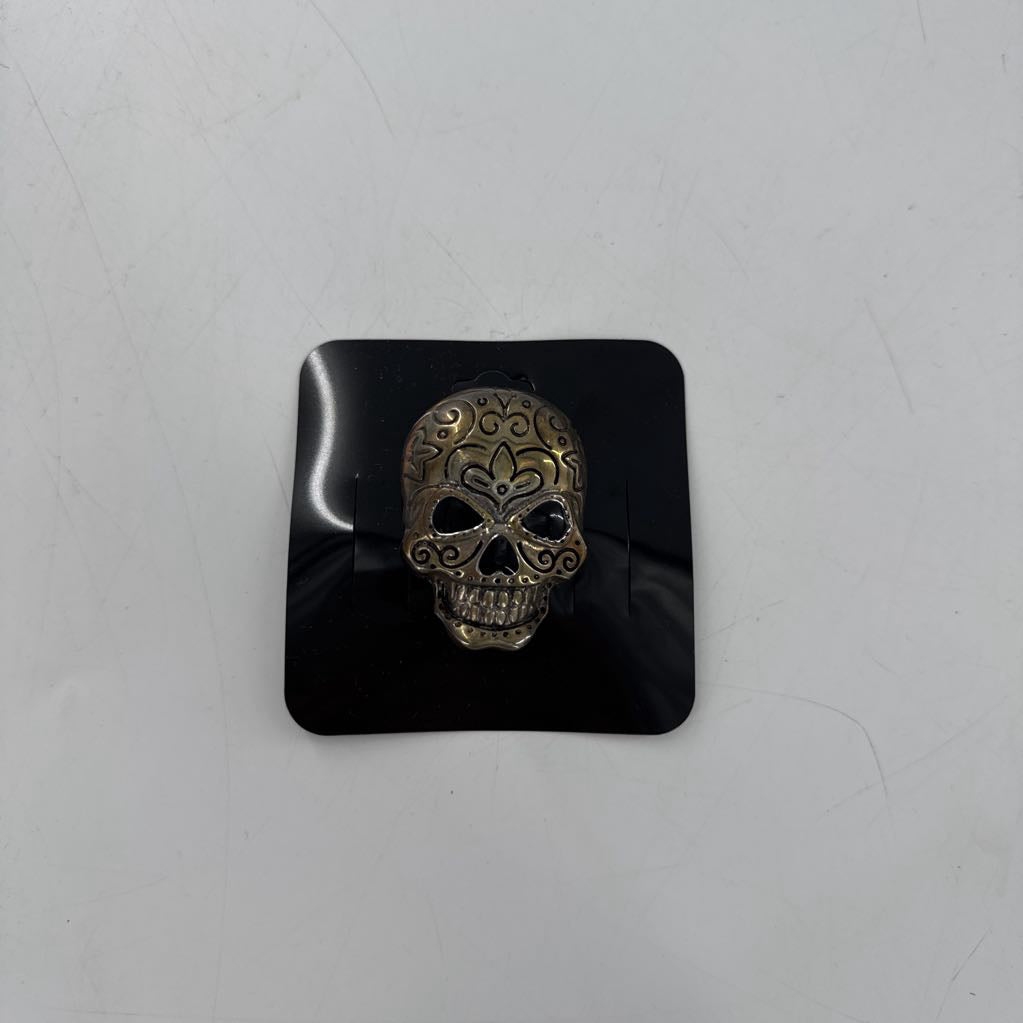 gold skull w/ black stones pin