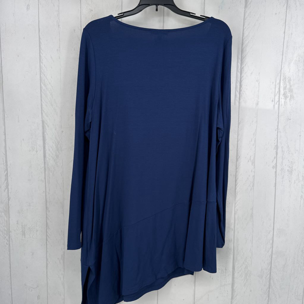 XL round neck asymetrical hem l/s tee