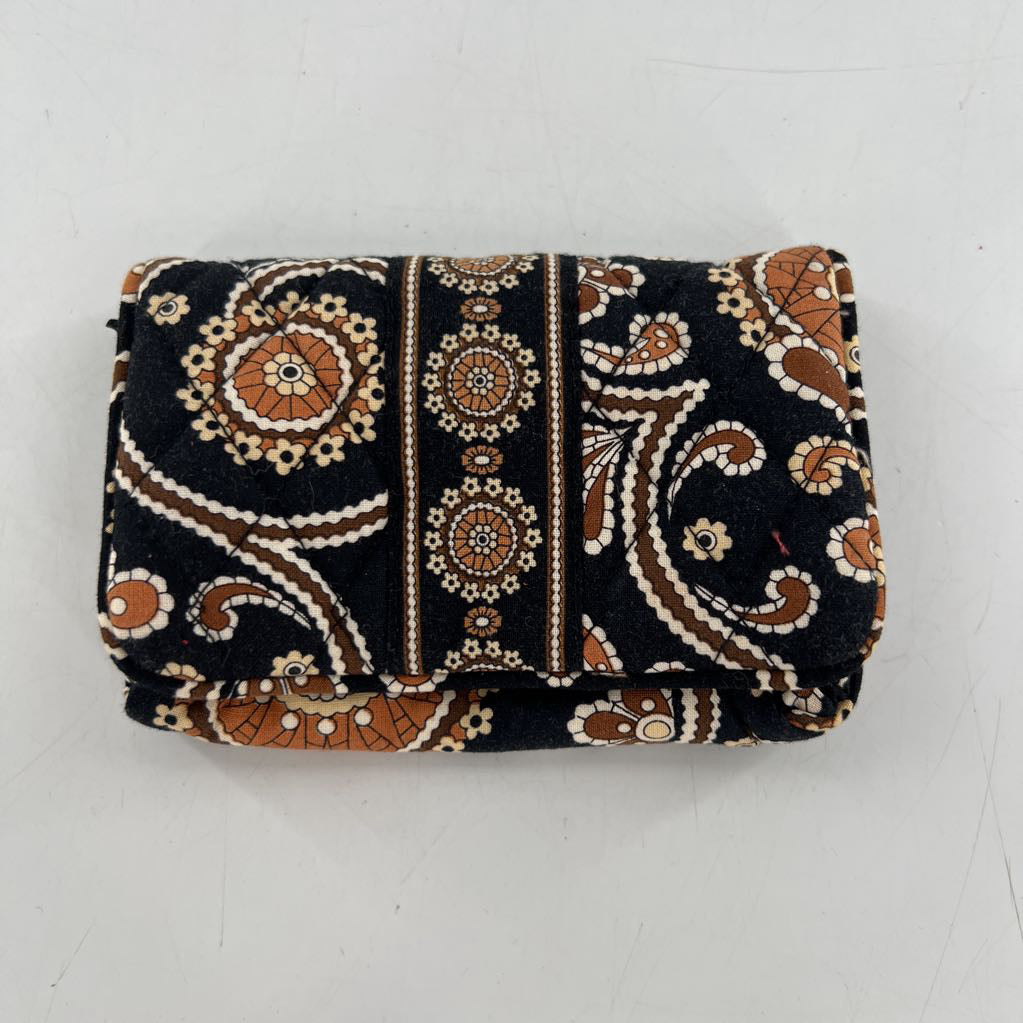 R25 quilted bi-fold wallet