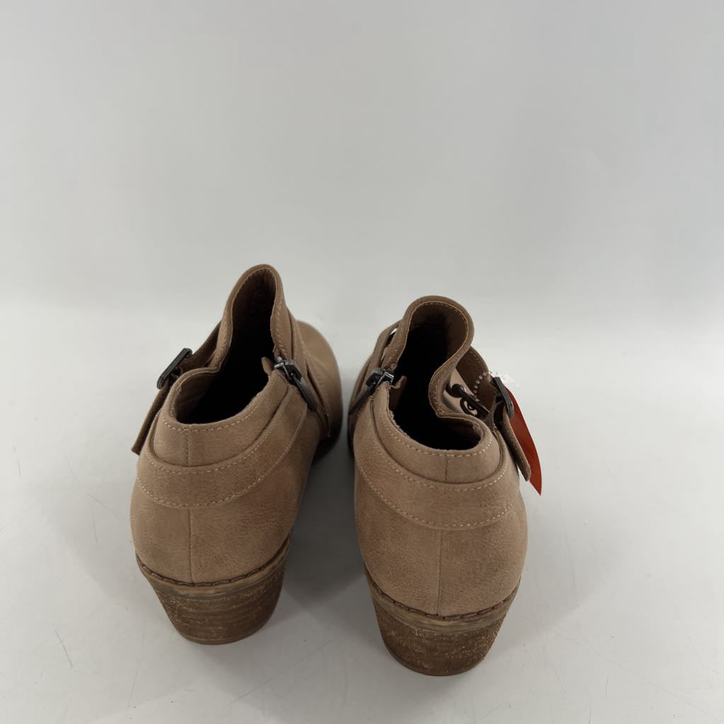 9 buckle low heel bootie