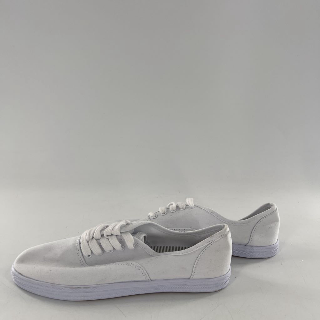9 canvas lace-up sneaker