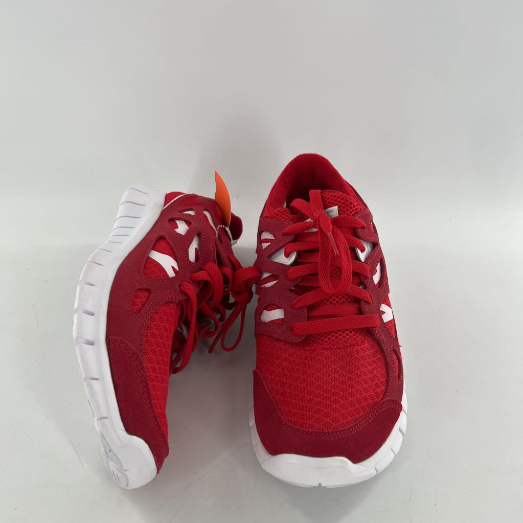 10 lace-up sneaker