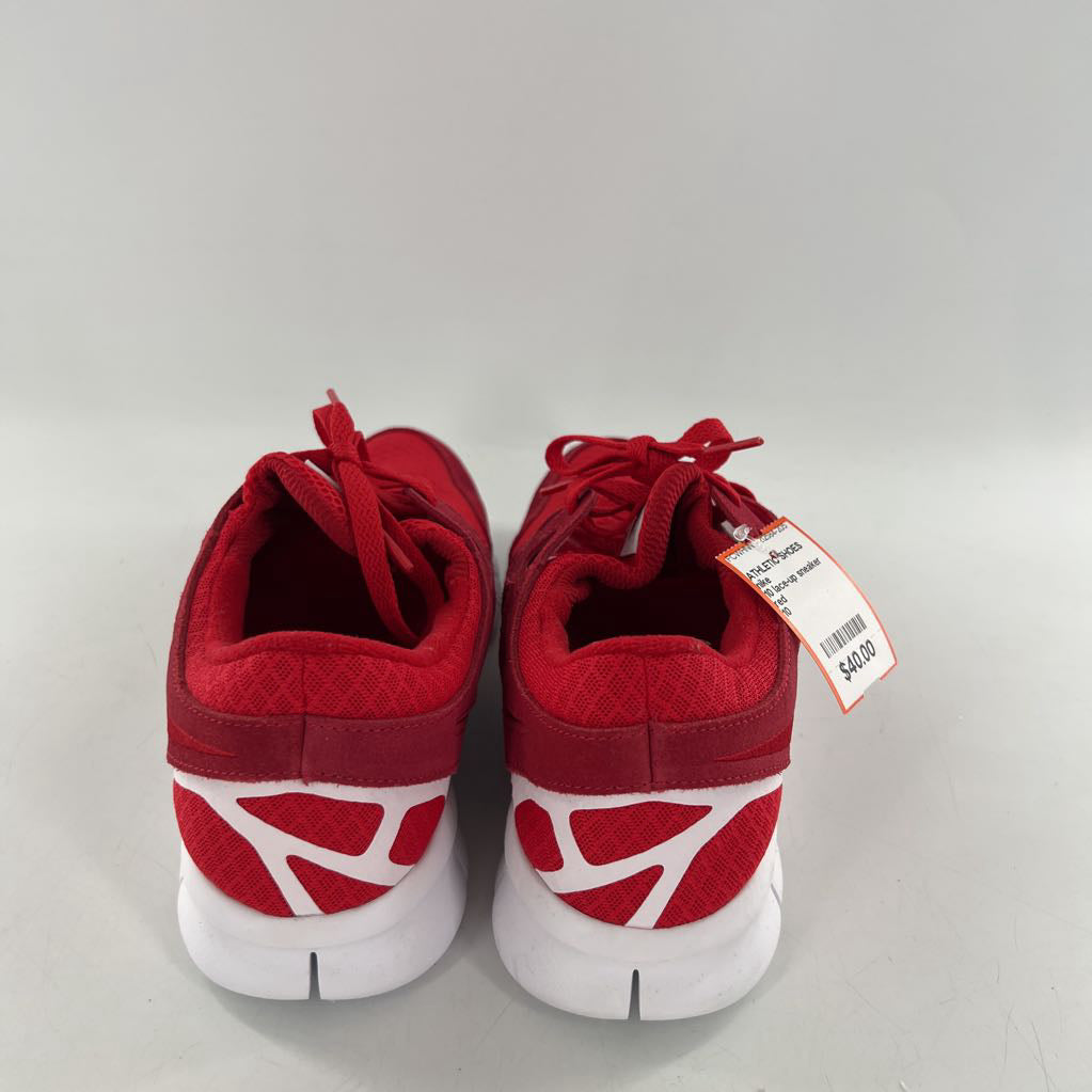 10 lace-up sneaker