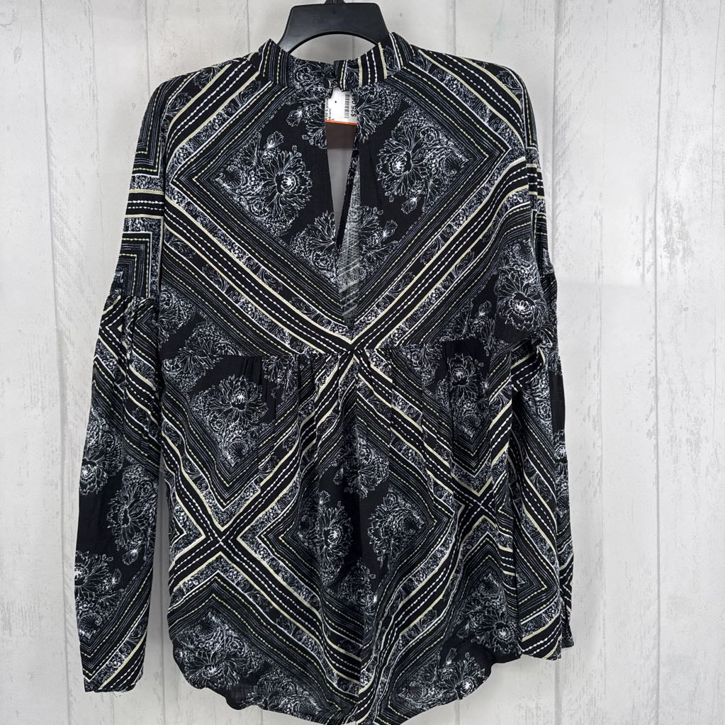 R108 S printed notch neck l/s top
