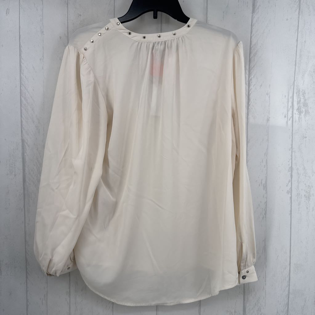 R68 L studded notch neck l/s top