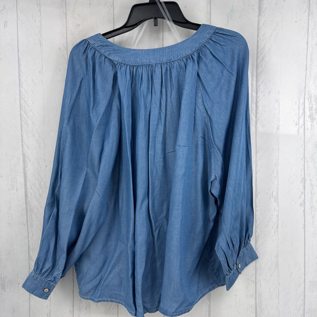 R40 XL split neck chambray l/s top