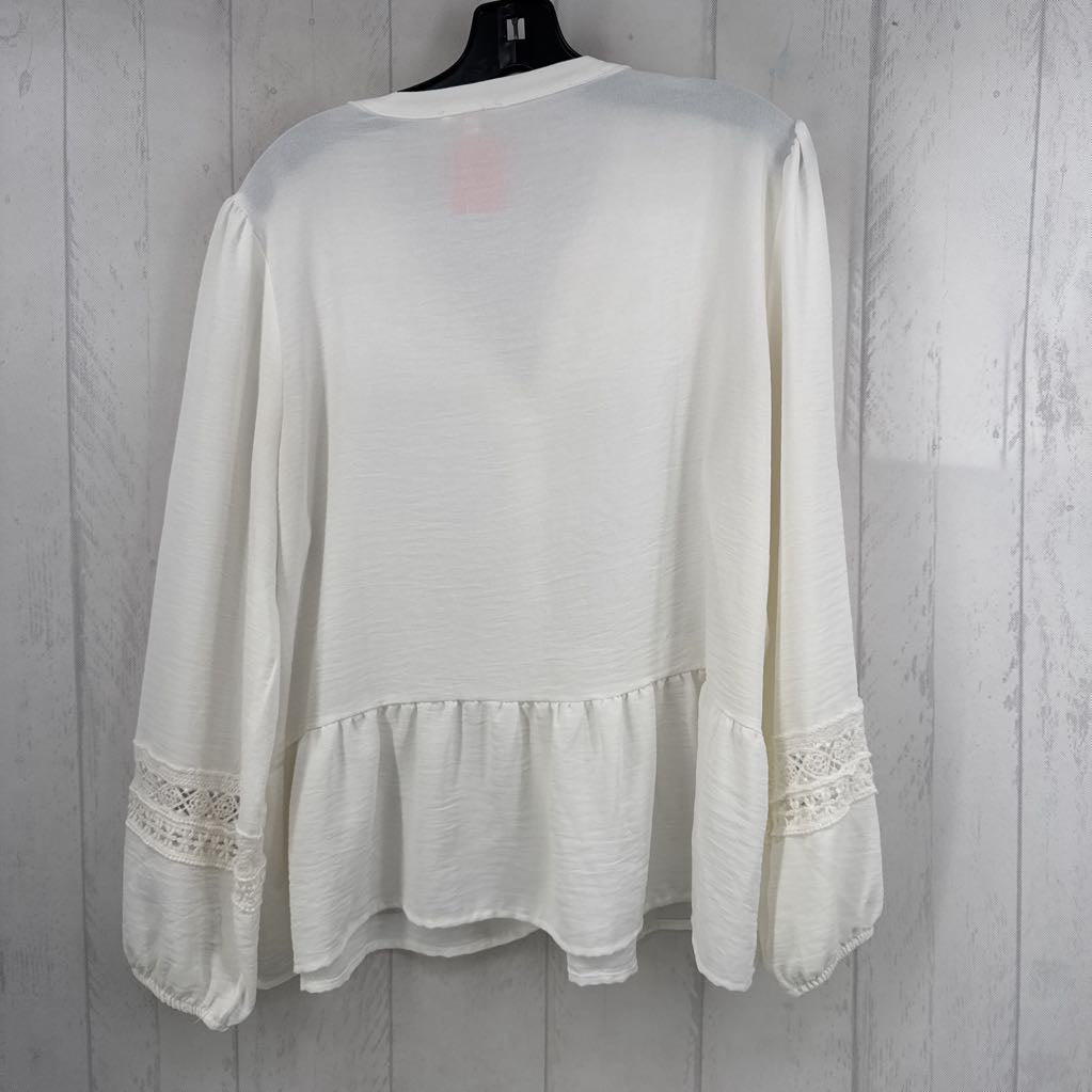 XL lace accent tie-front l/s top
