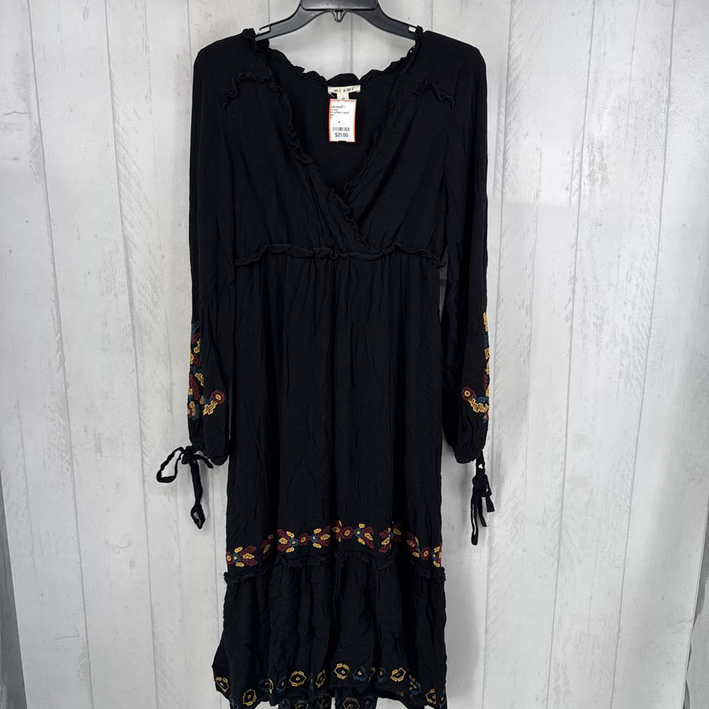 M ruffled v-neck embroidered l/s dress