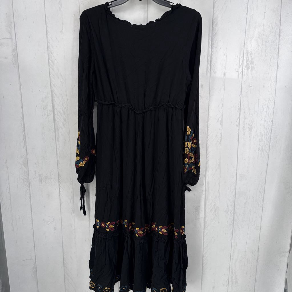 M ruffled v-neck embroidered l/s dress