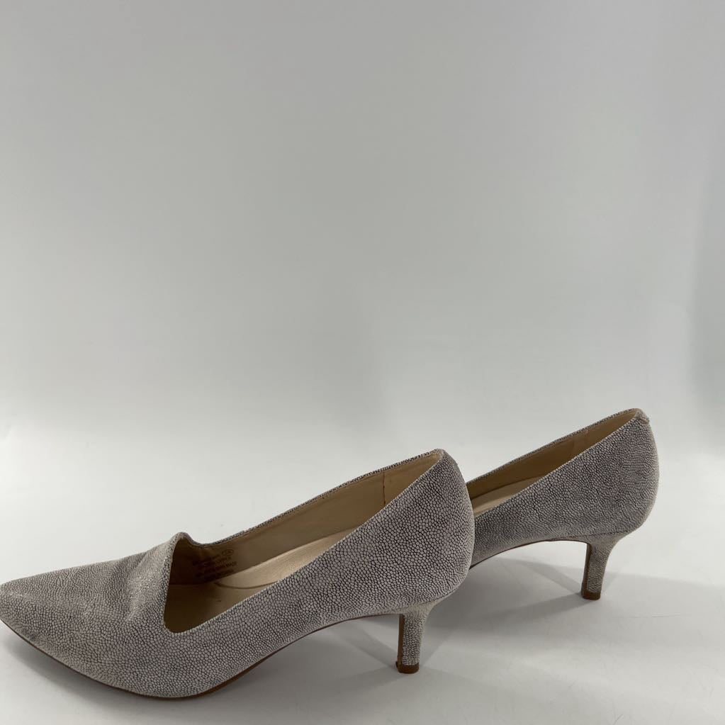 8 leather embossed pumps