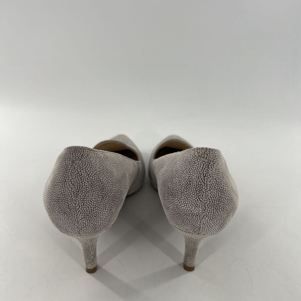 8 leather embossed pumps