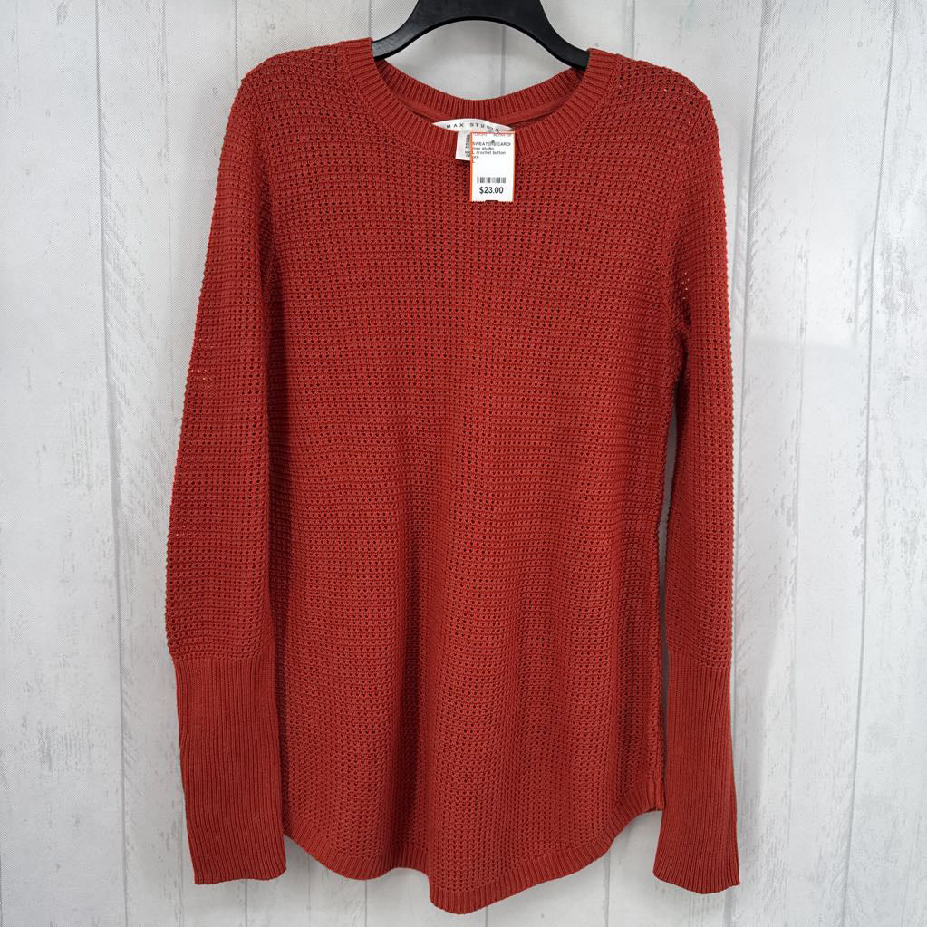 L crochet button back sweater