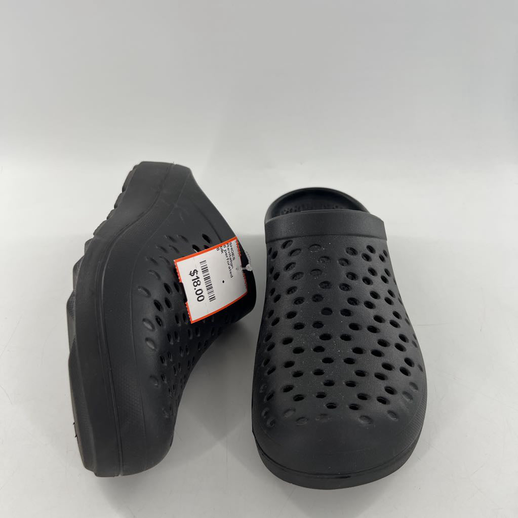 8 perforated clogs