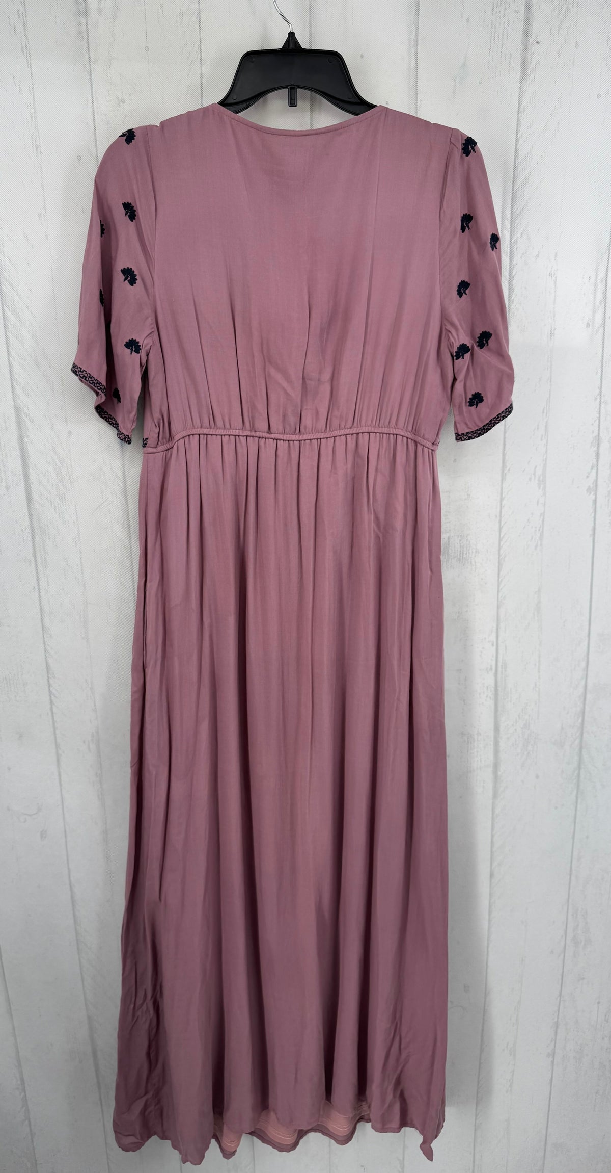 M embroidered v-neck s/s dress