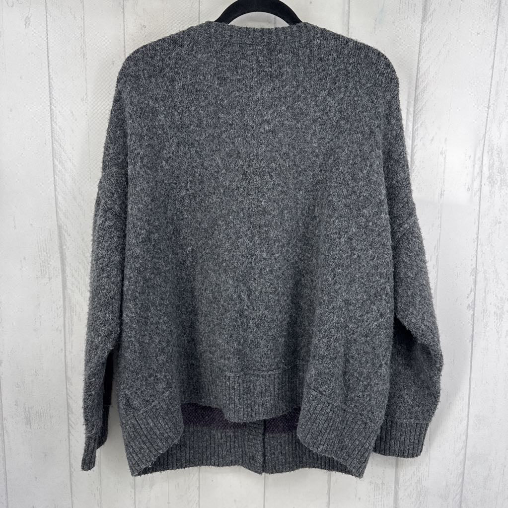 2X button front sweater