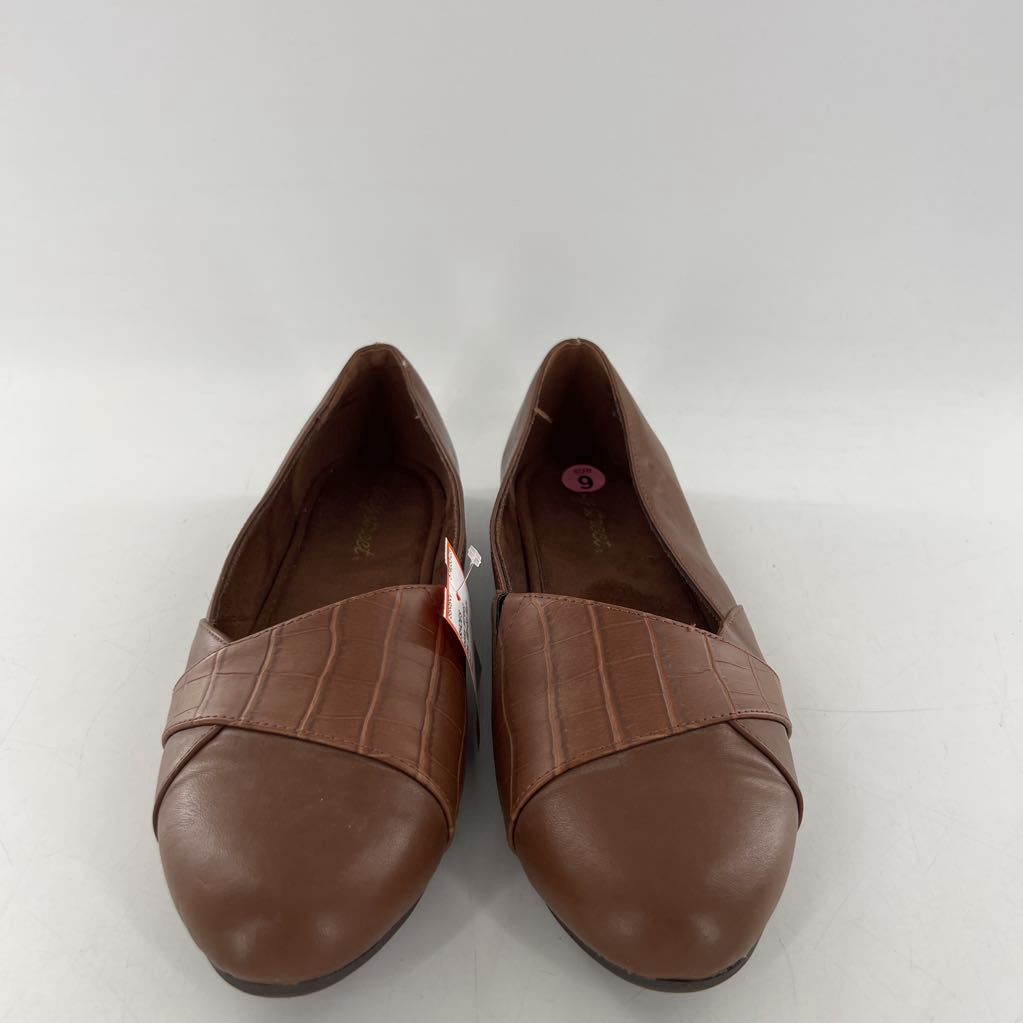 9w slip-on flats