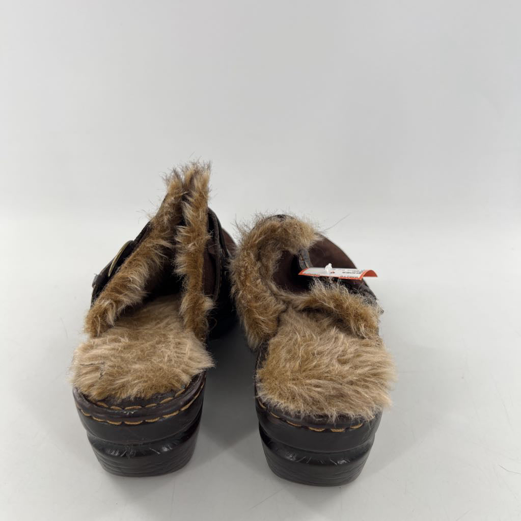 8 faux fur lined clog