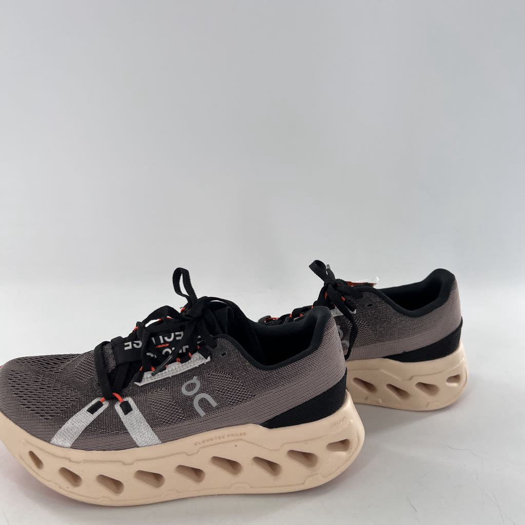 8 lace-up sneaker