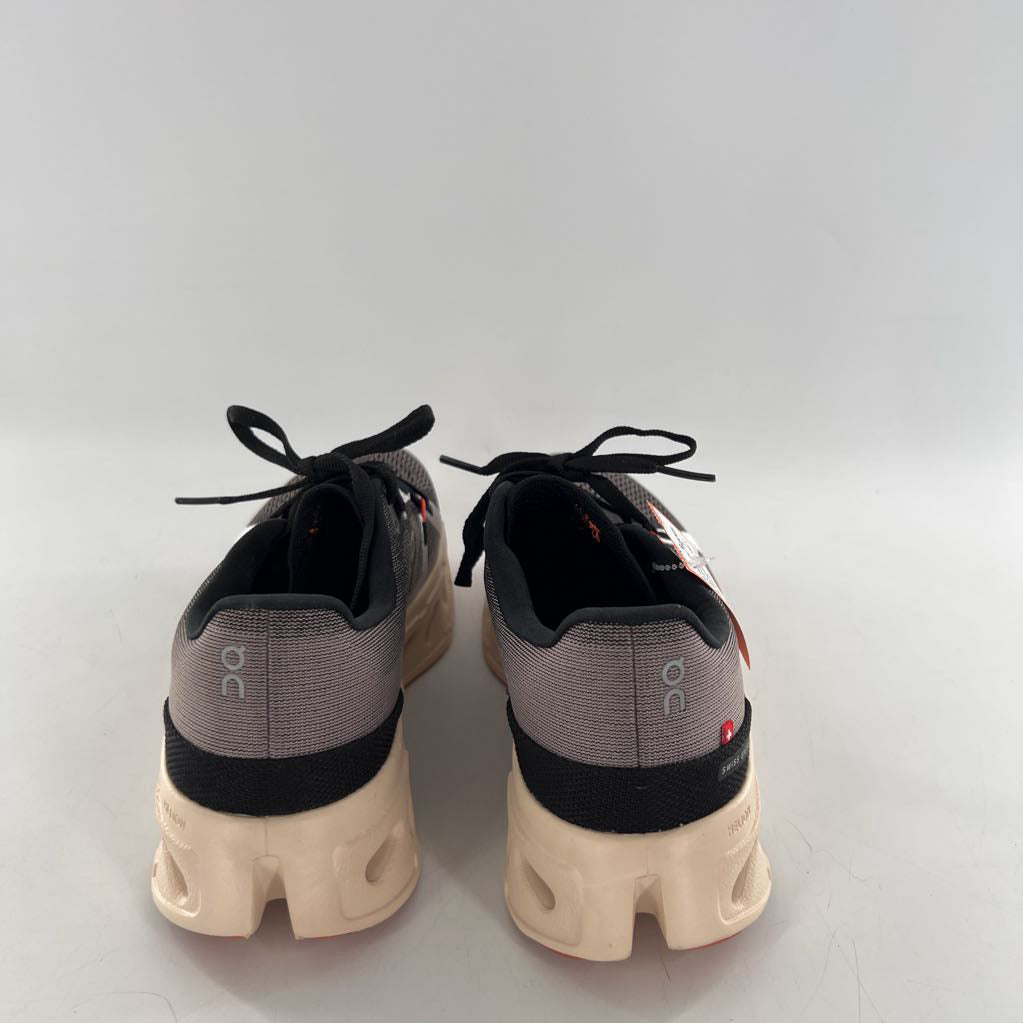 8 lace-up sneaker