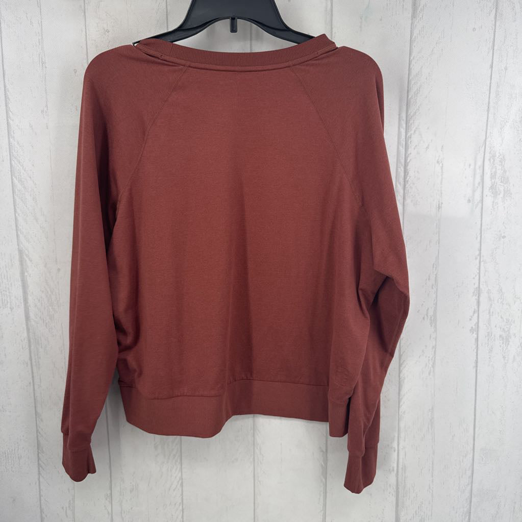 M crewneck l/s top