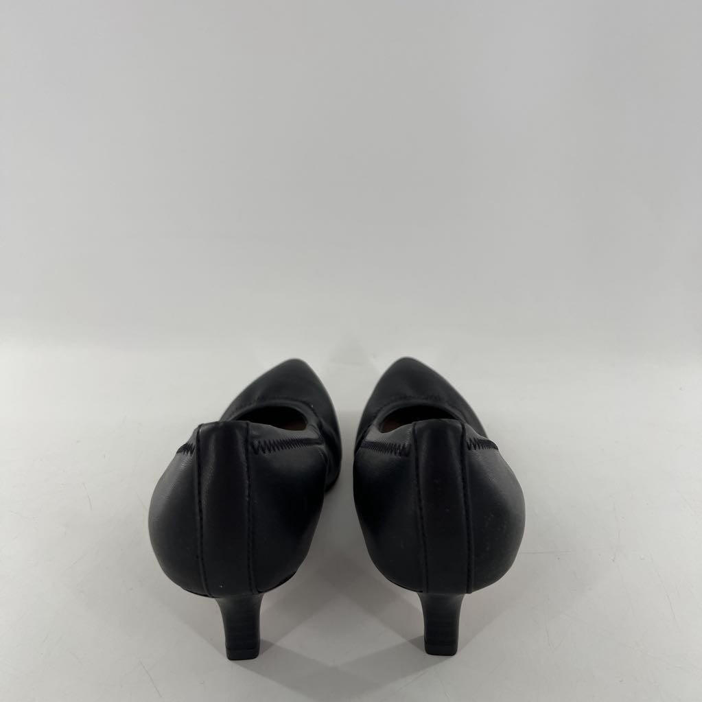 9 kitten heel pump