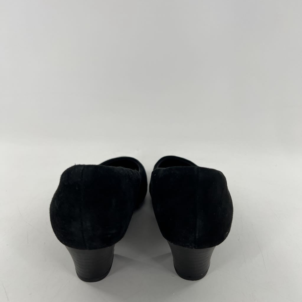 8.5 faux suede low heel pump