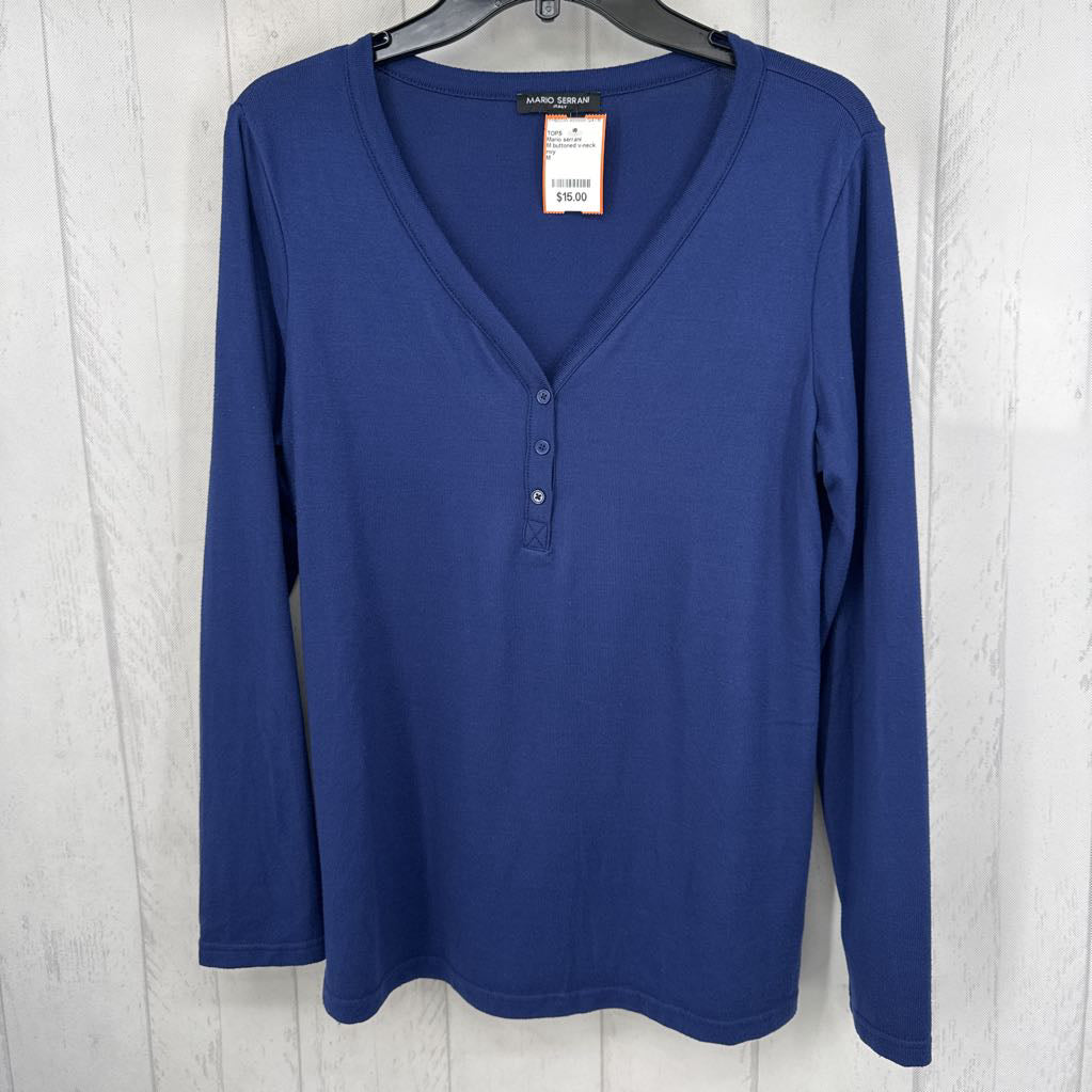 M buttoned v-neck l/s top