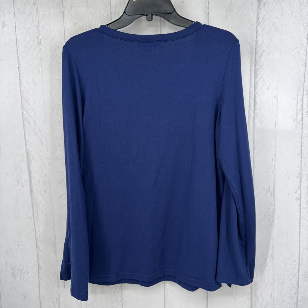 M buttoned v-neck l/s top