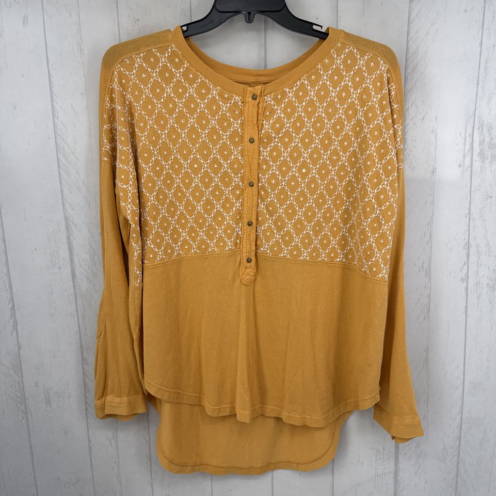 M embroidered 1/2 button down l/s top