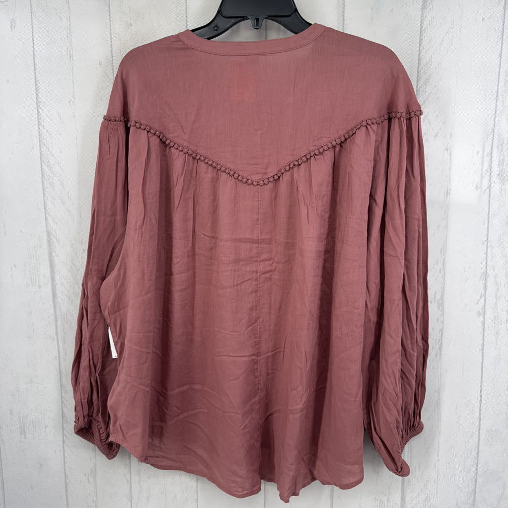 XL ric-rac trim button down l/s top
