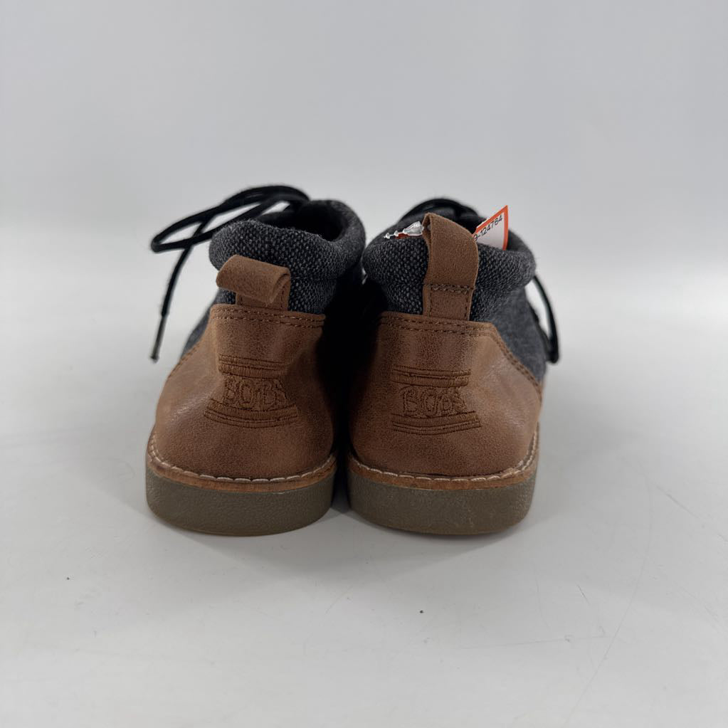 8.5 lace up front ankle boot w/ contrast stitching