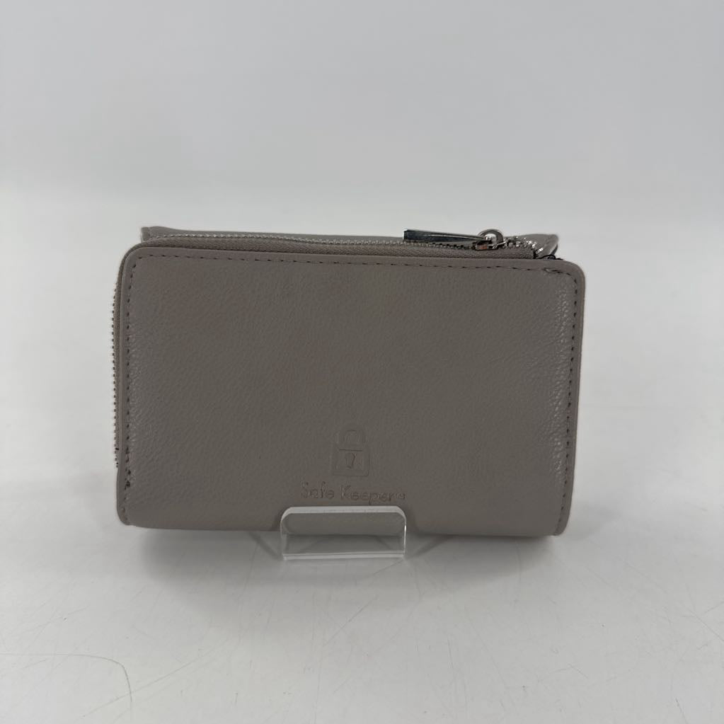 tri-fold wallet