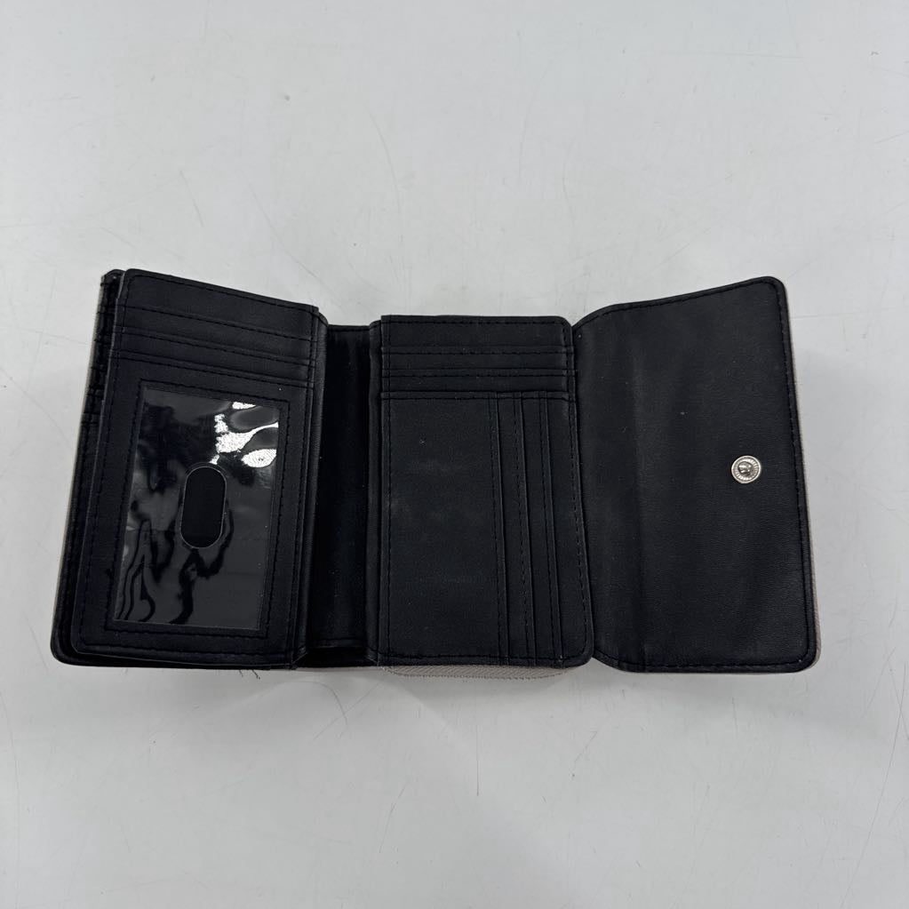tri-fold wallet