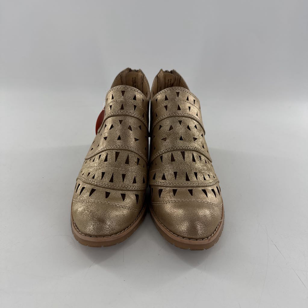 7 perforated bootie