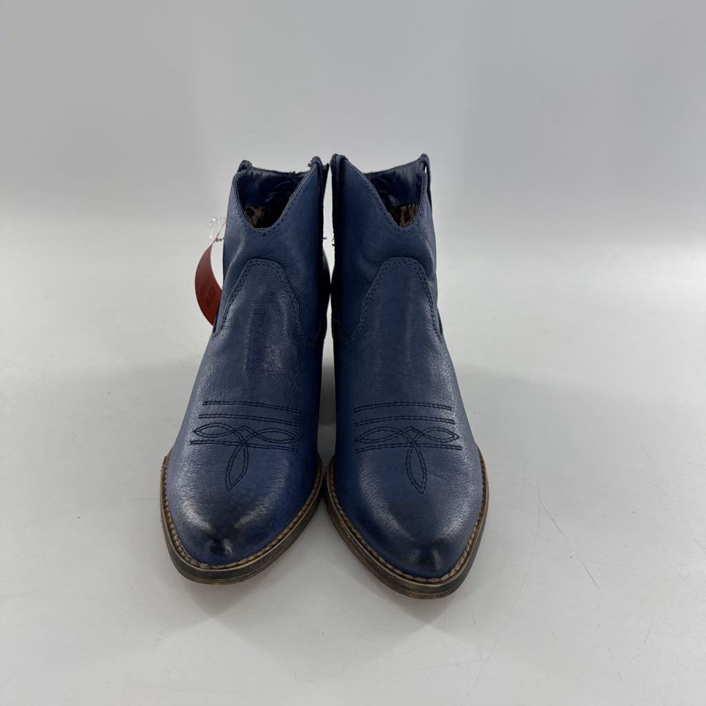 7 western style ankle boot