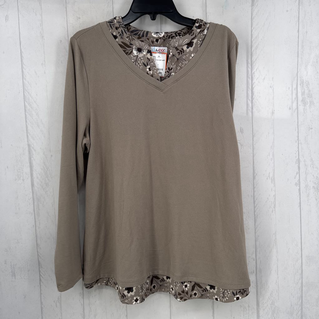 L floral accent split neck l/s top