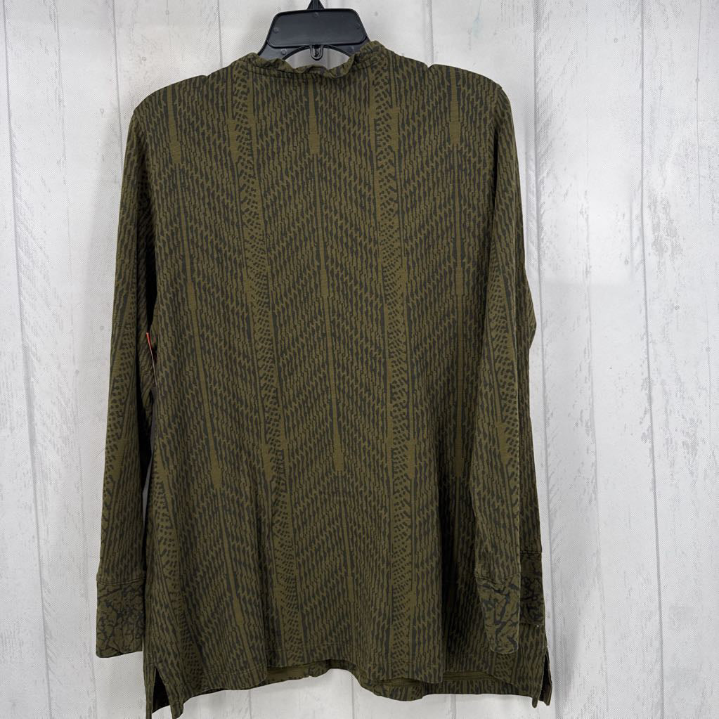 M printed quarter button down l/s top