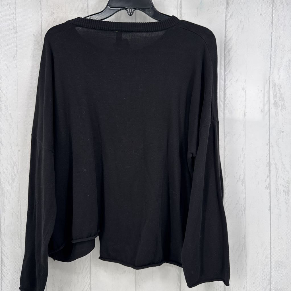 O/S crewneck asymetrical hem knit l/s top