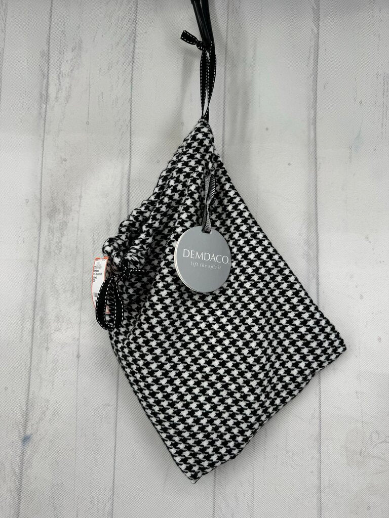 O/S houndstooth print wrap