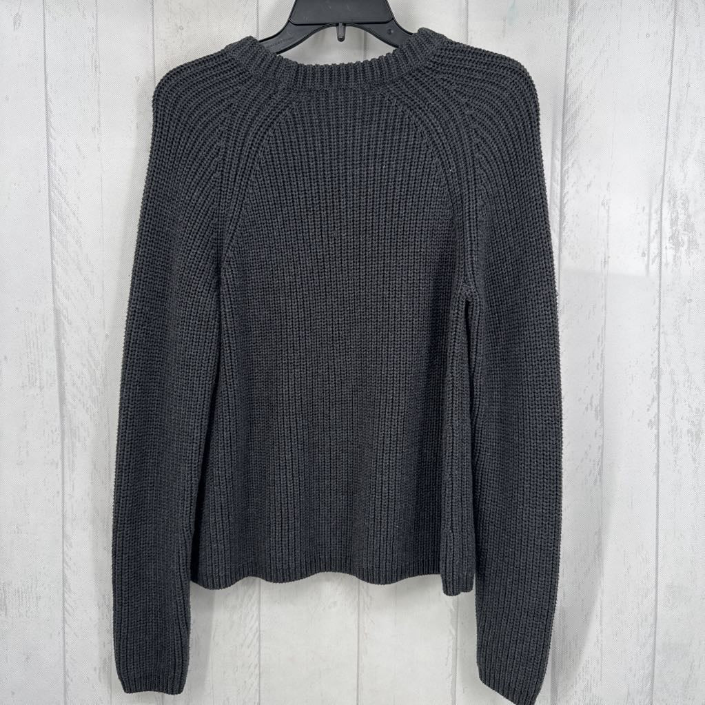 S crewneck sweater