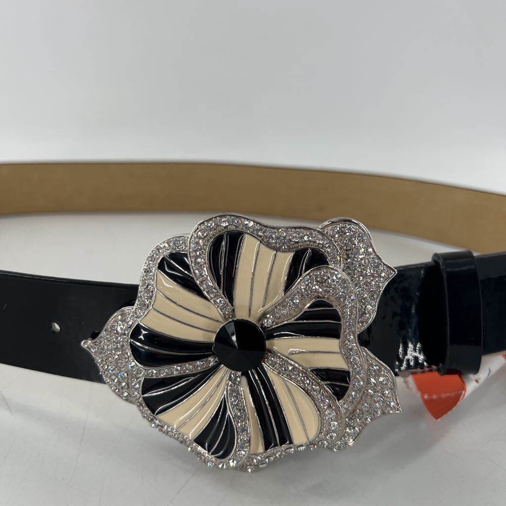 L patent leather belt w/ crystal flower buckle