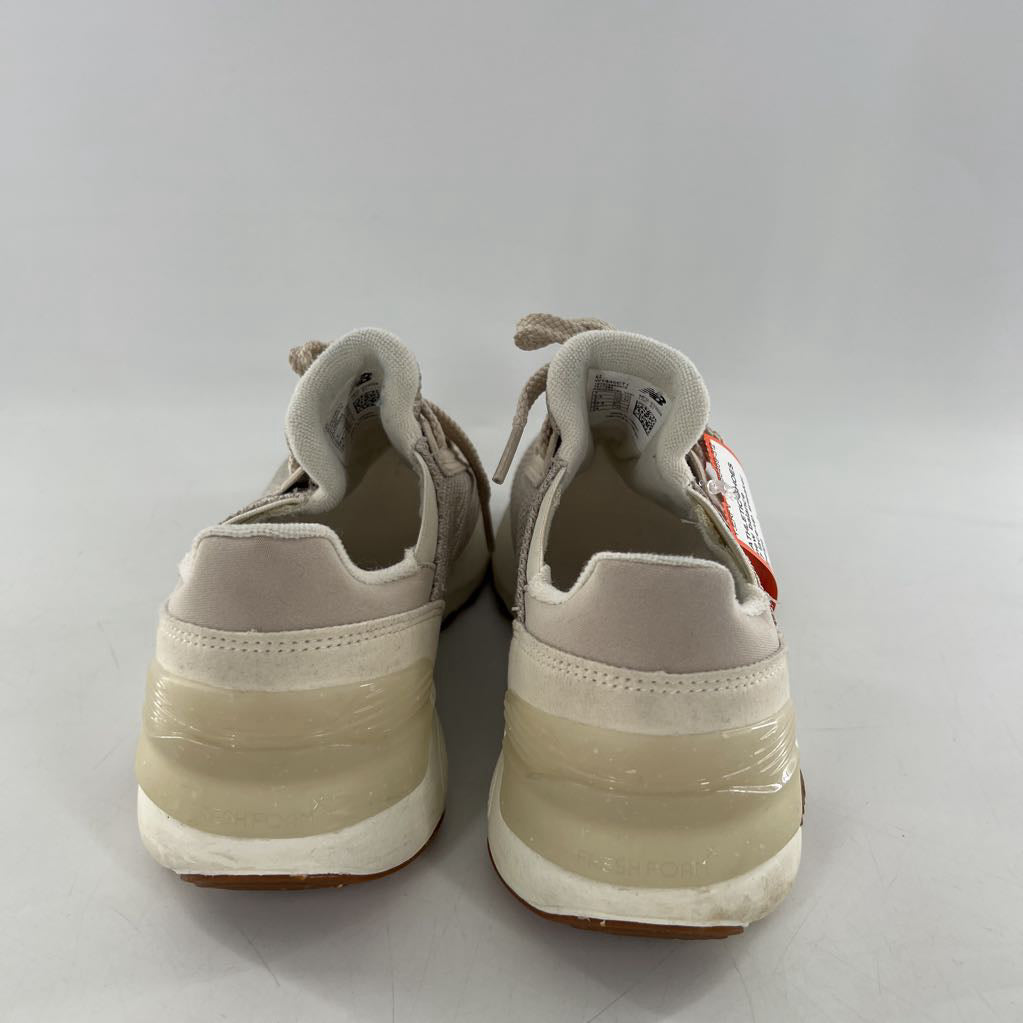 7 lace-up sneaker