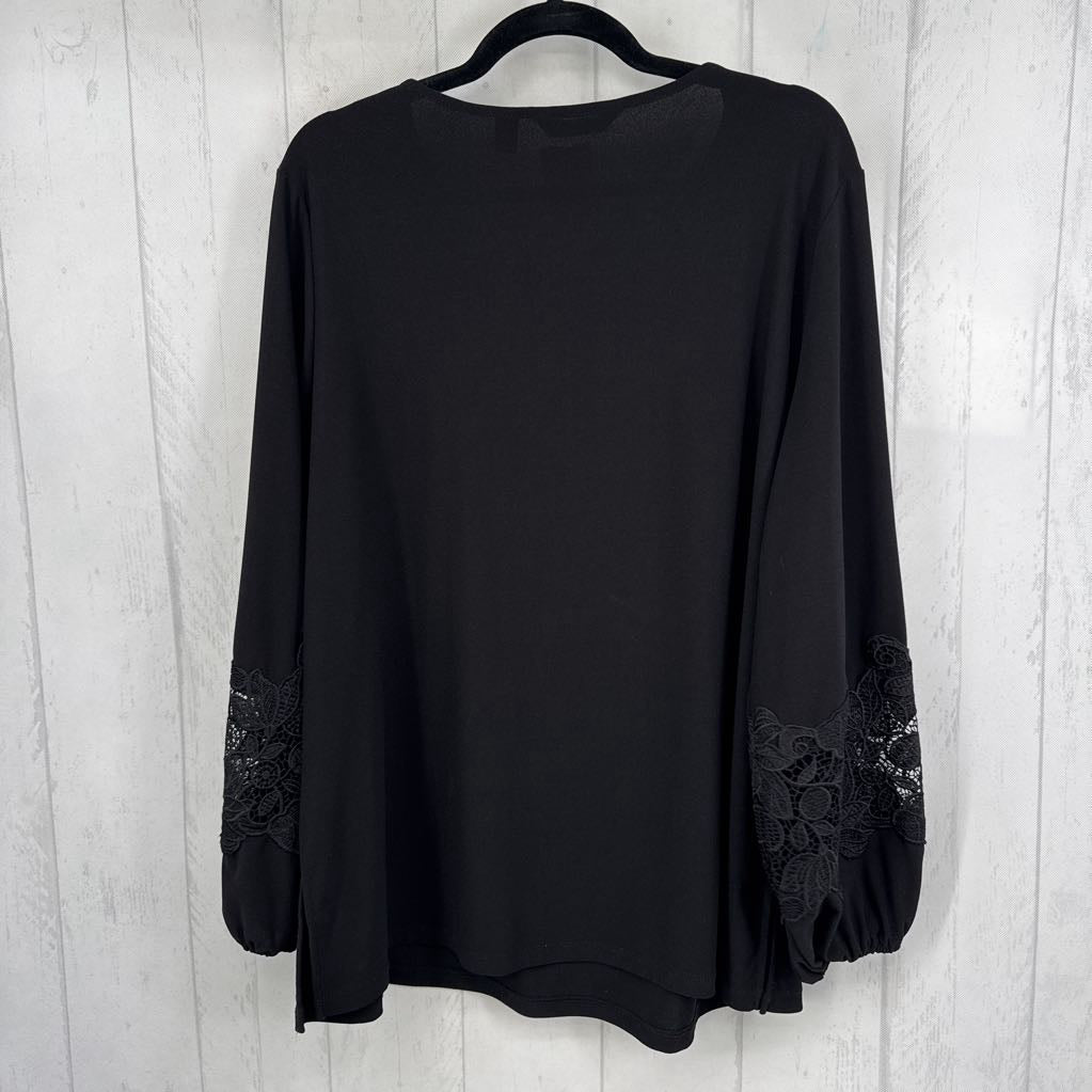 XL round neck lace accent slv top