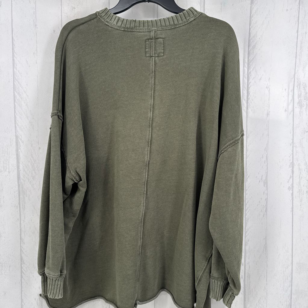 L crewneck sweatshirt