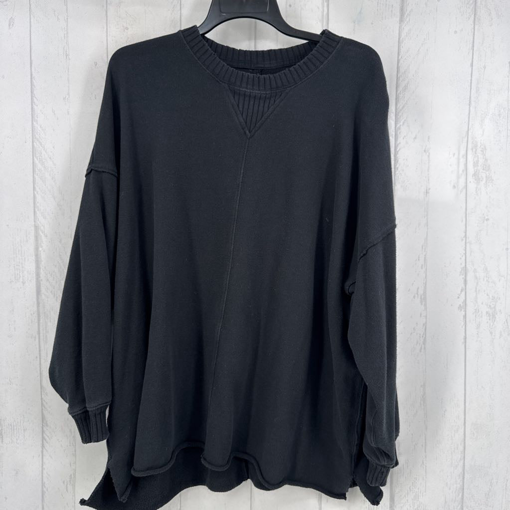L crewneck sweatshirt